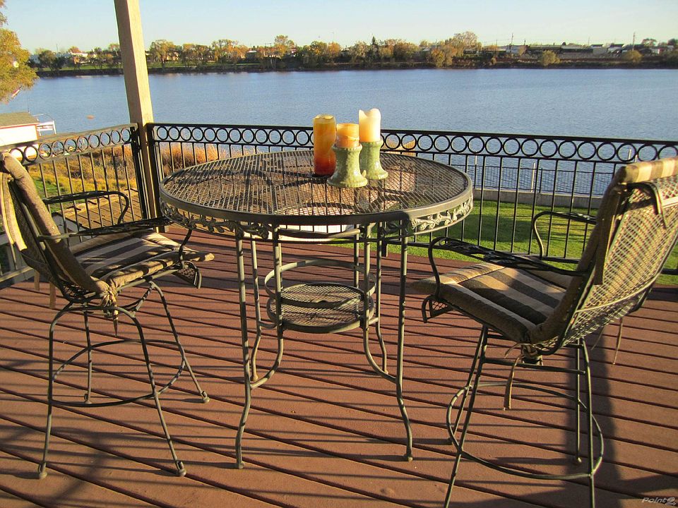 Deck Dining
