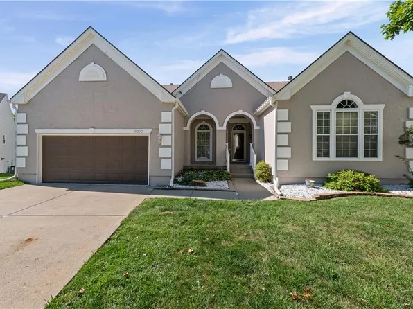 9202 N Charlotte Ct, Kansas City, MO 64155