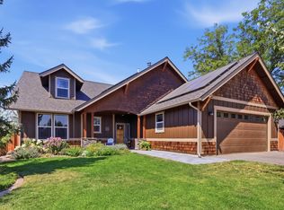 2238 NW Oak Ave, Redmond, OR 97756