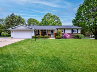 5802 Roanoke Dr, Fitchburg, WI 53719