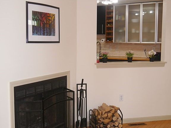 5th image of 237 South St APT 25