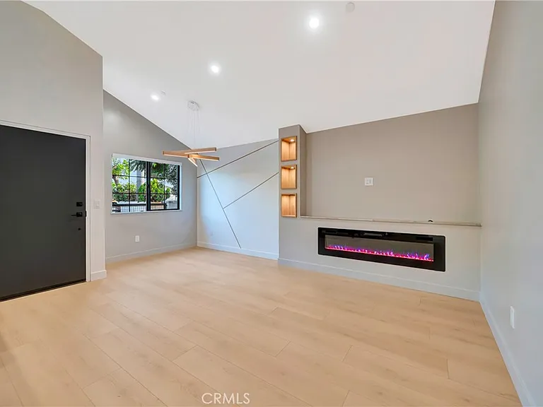 15741 Valerio St — Photo 3