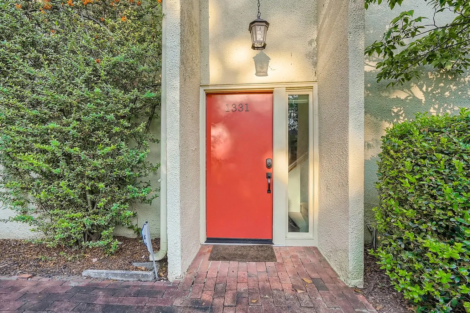 3 bed, 1764 sqft, $3,600 — Photo 2