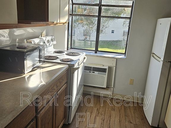 3rd image of 2142 Bradford St Unit 1-321