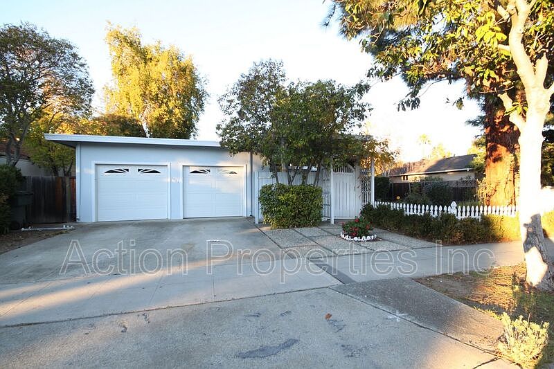 1st image of 1039 Yorktown Dr