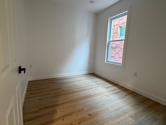 3rd image of 13 Bartholdi Ave Floor 1