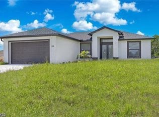 208 Pembroke St, Lehigh Acres, FL 33974