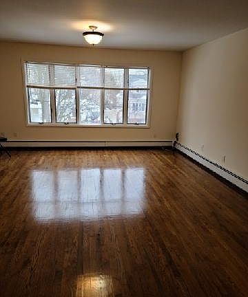 3rd image of 122 Eltingville Blvd
