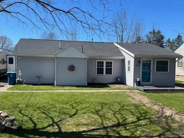 6700 Wellington Dr, Derby, NY 14047