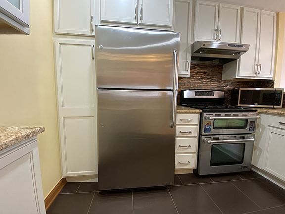 4th image of 1116 Camden Ct