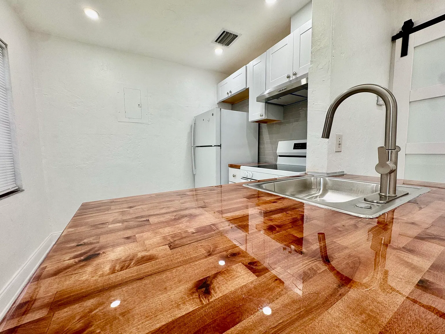 1 bed, 1.0 bath, 650 sqft, $1,700 — Photo 3