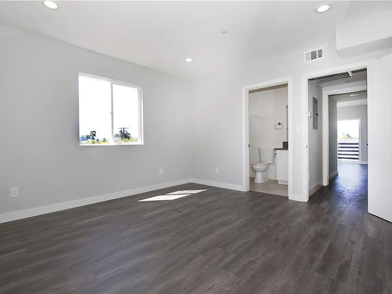 5738 Case Ave — Photo 11