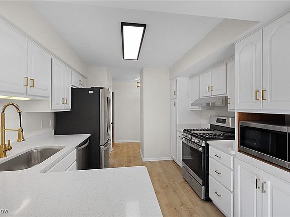 2nd image of 2745 Skyline Dr