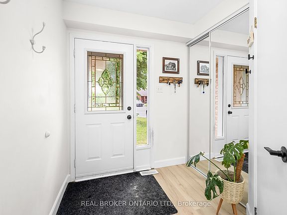 5th image of 223 Jamieson St