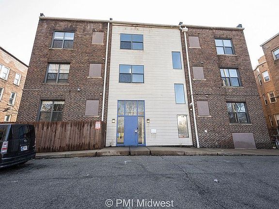 3rd image of 3736 N Meridian St #2B-1Ba-800Sqft
