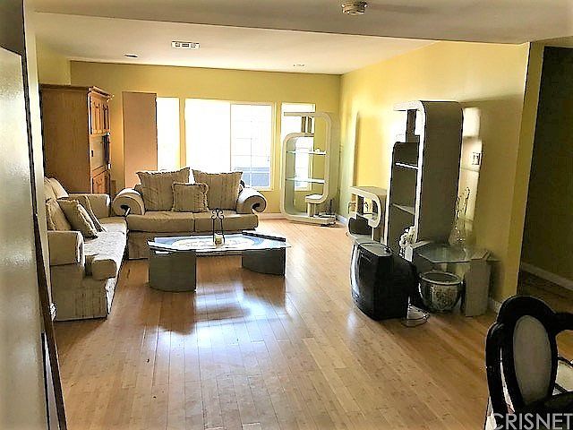2nd image of 15236 Lassen St