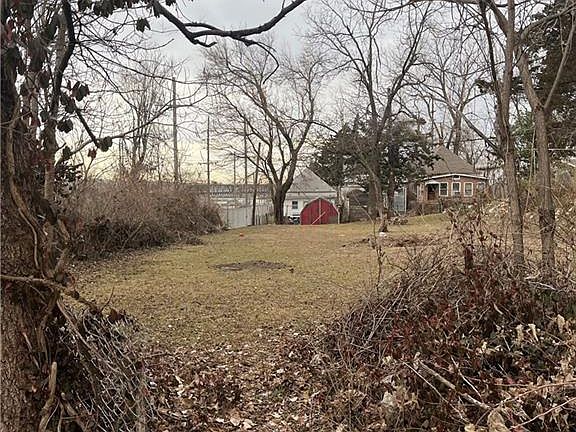 5th image of 2325 Fairmount Ave