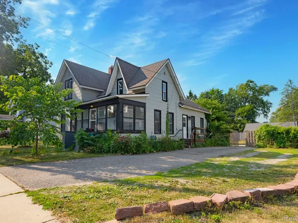 204 Oakland St, Holly, MI 48442