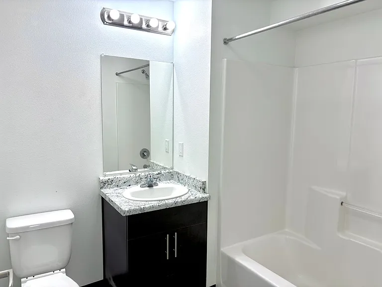 Roseland Apartments — Photo 10