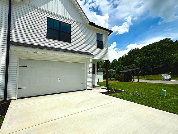 3rd image of 8852 Chapman Trace Way