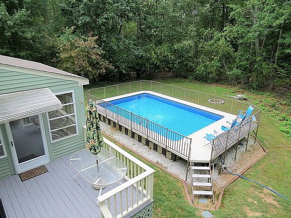 4th image of 11 Sylvester Ln