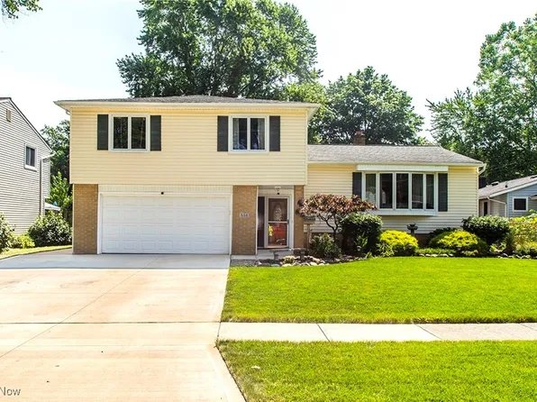 556 Louis Dr, Berea, OH 44017