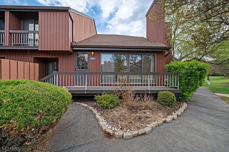 1st image of 29 Bloomingdale Dr #1C
