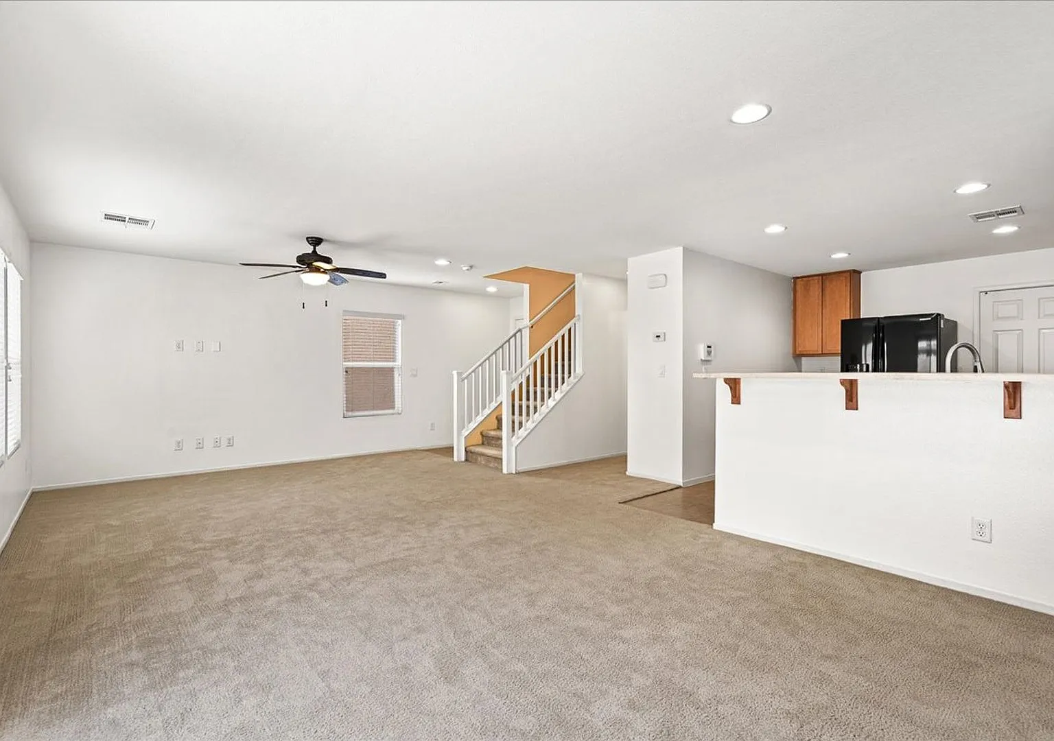 Spacious 3bd with Expansive Kitchen and Incredible Walk-In Closet — Photo 1