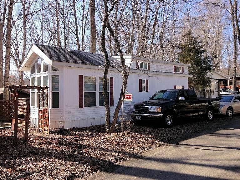 1st image of 5949 Maple Dr