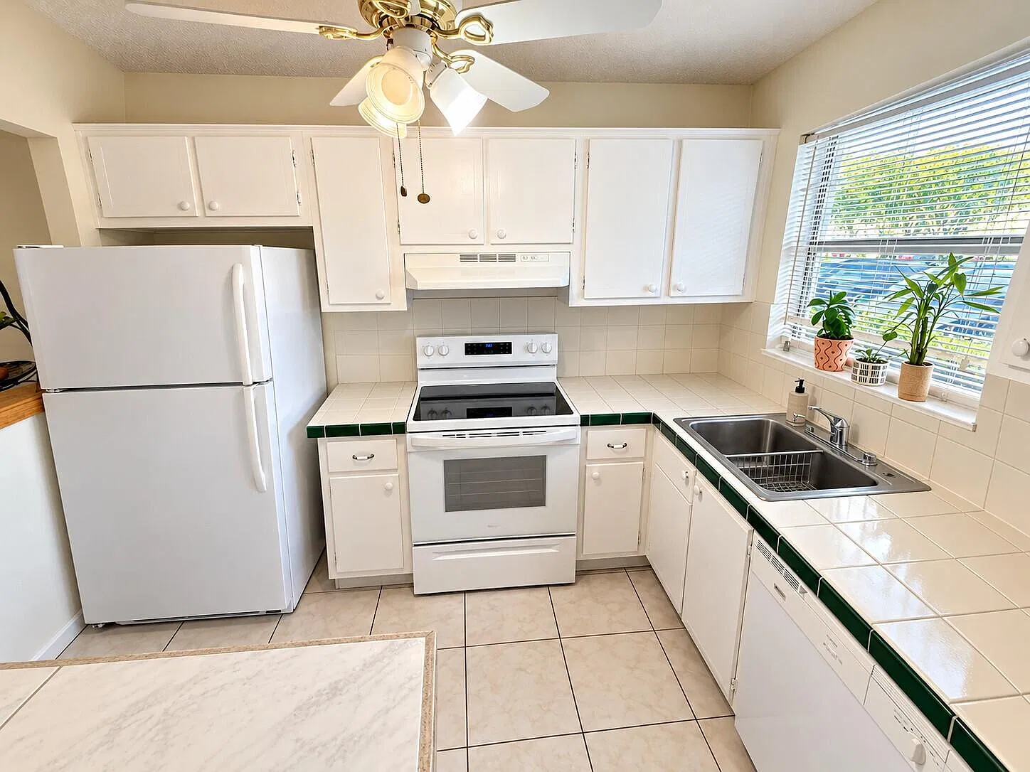 2 bed, 2.0 bath, 850 sqft, $1,800 — Photo 4