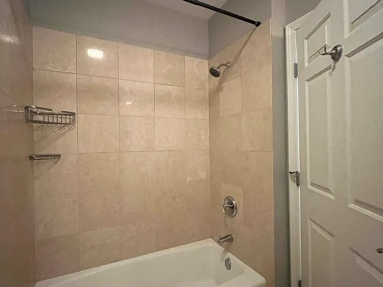 540 W Oakdale Ave #2W — Photo 16