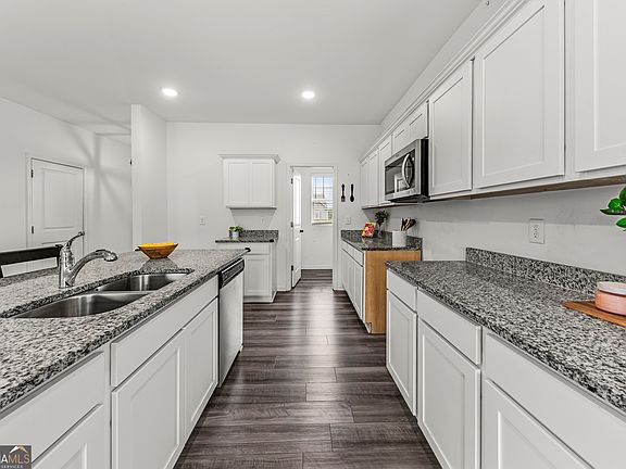 4th image of 135 Ingle Dr