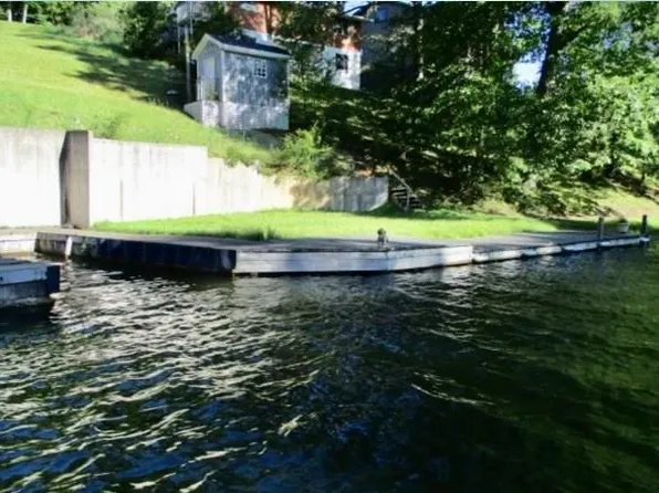 135 Flat Top Lake Rd, Ghent, WV 25843
