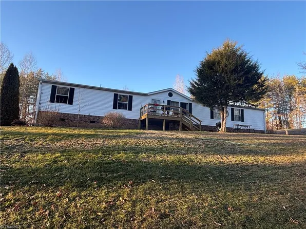 1048 Jessica Ln, Tobaccoville, NC 27050