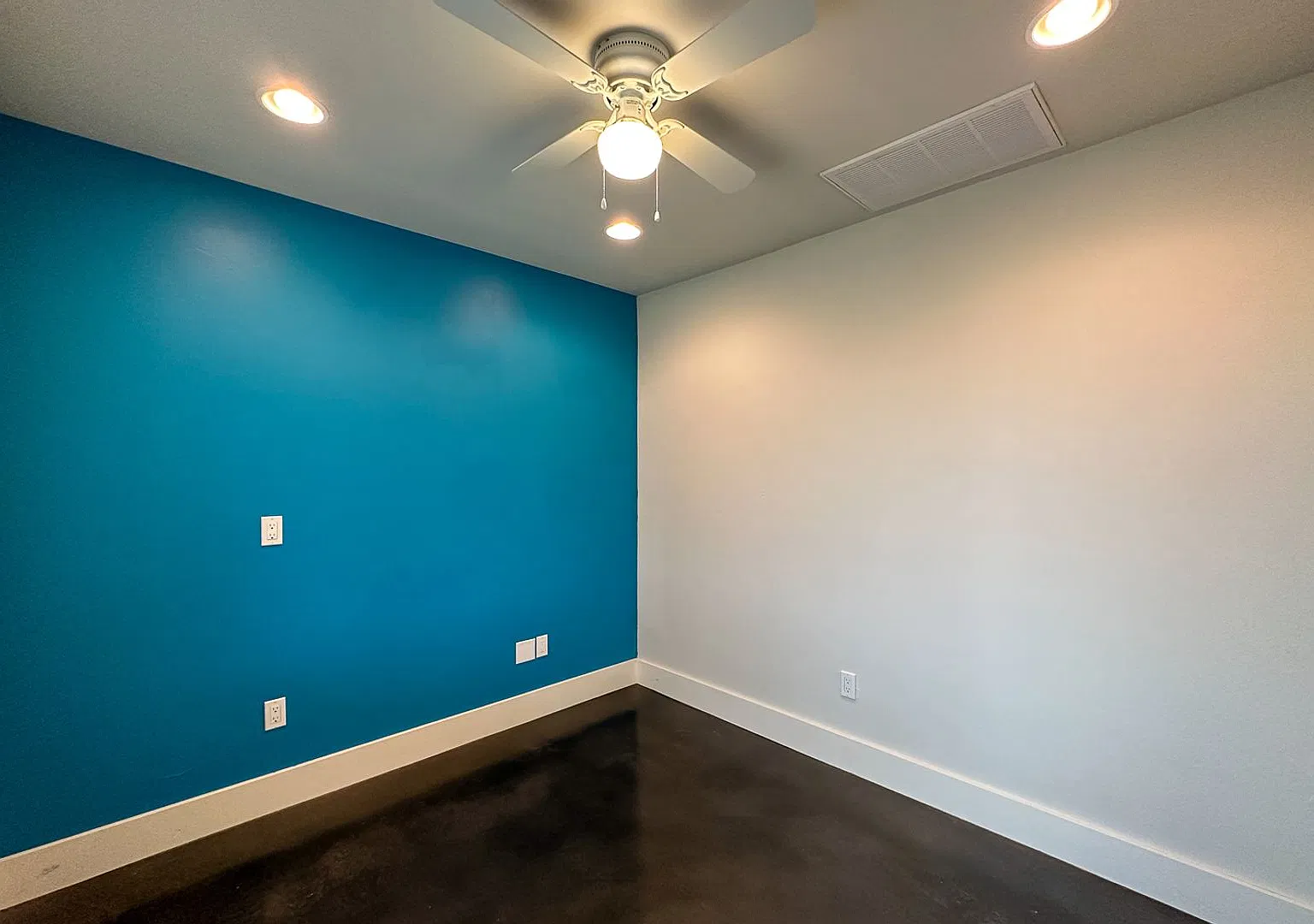 Spacious 3BD/2BTH Home in Moore — Photo 4
