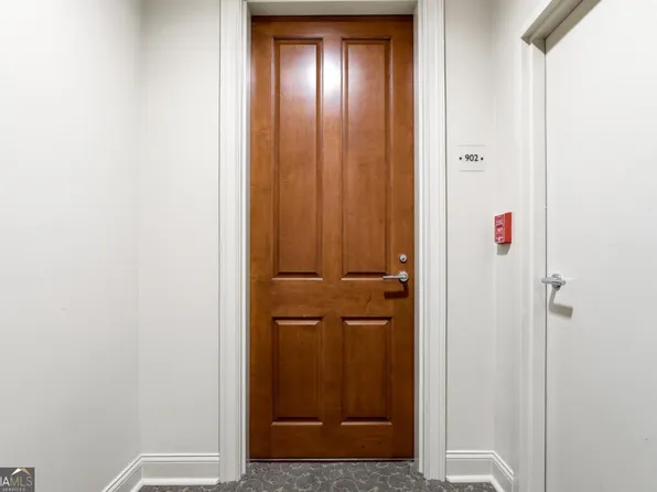 2881 Peachtree Rd NE APT 902, Atlanta, GA 30305