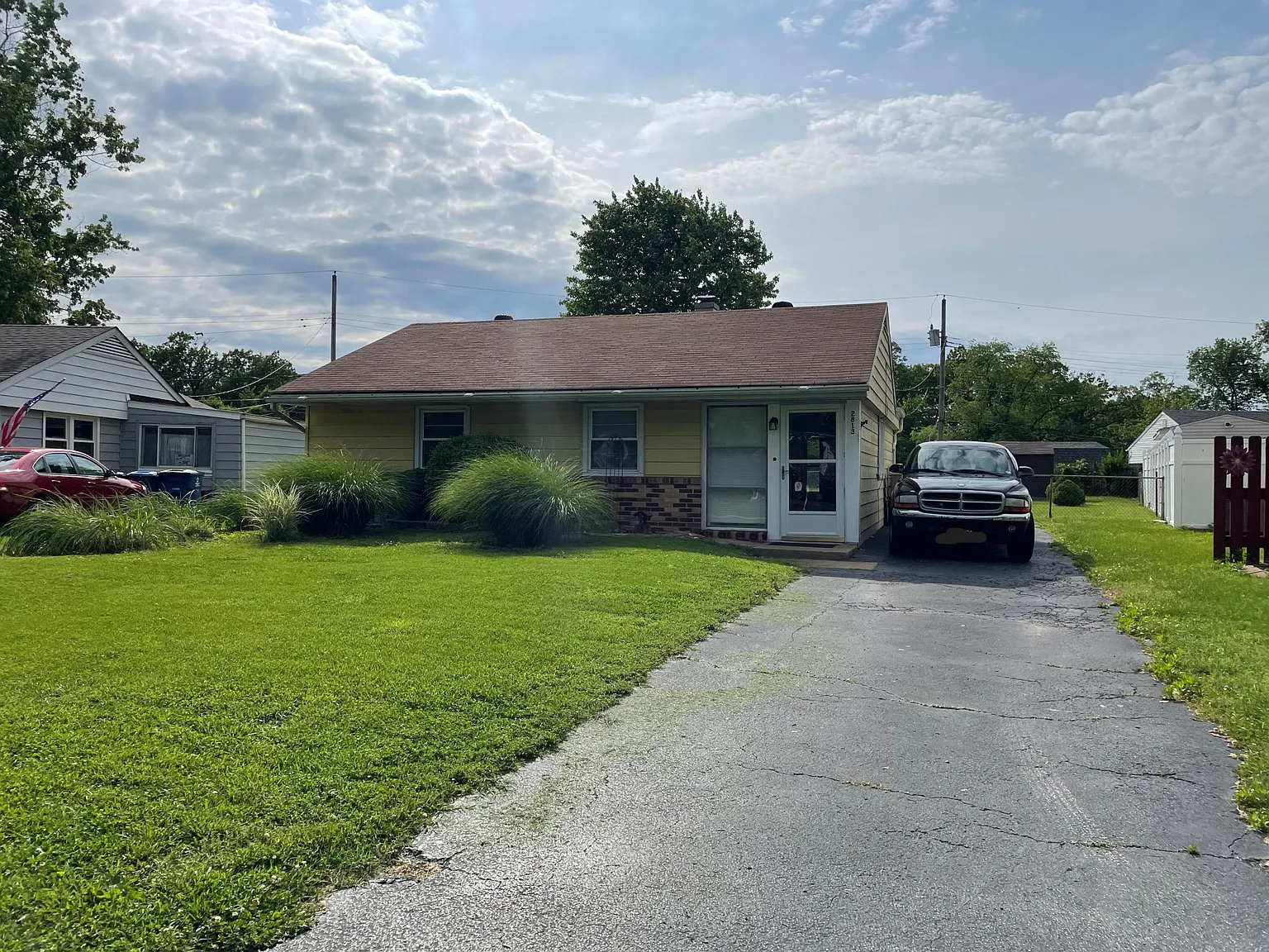 2813 Westlawn St photo 1