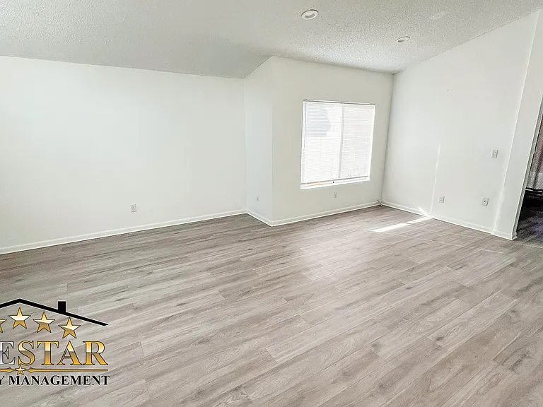 4605 Mount Everest Way — Photo 8