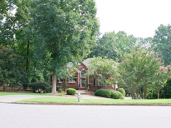 5th image of 3885 Waterford Dr