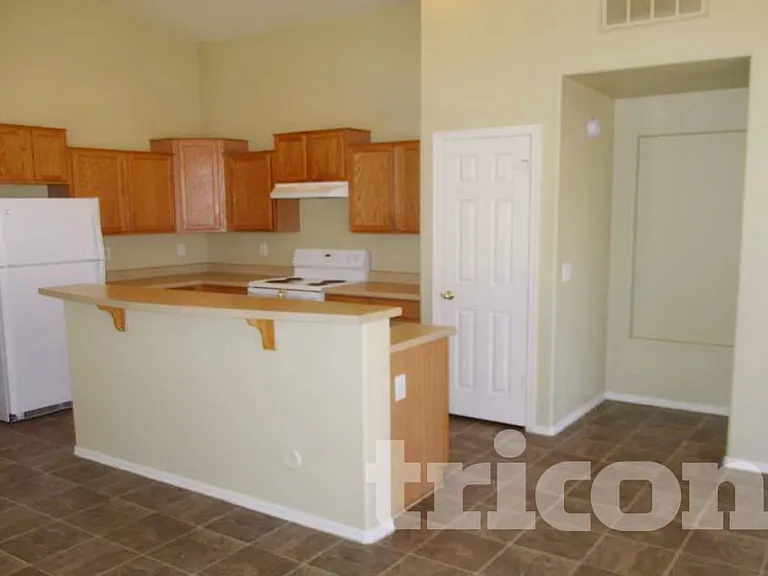 7428 W Pioneer St — Photo 3