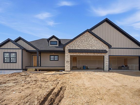 2nd image of 376 Moelter Ln
