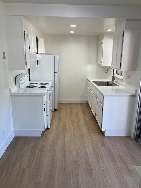 1434 Essex Way — Photo 4