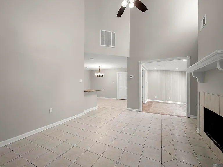5050 Stumberg Ln — Photo 3