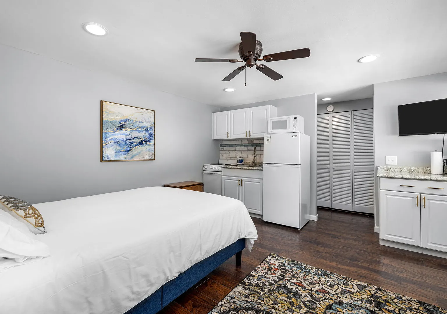 Fully Furnished Kimmswick Apartment with Washer/Dryer — Photo 2