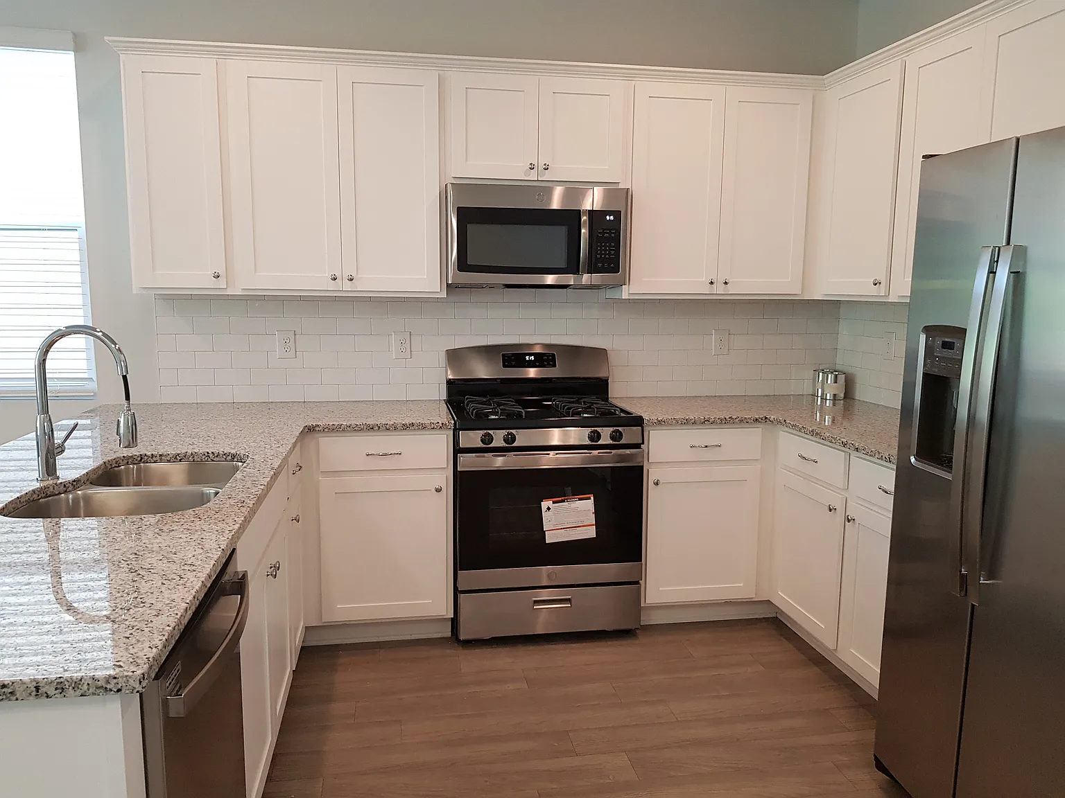 4 bed, 2.5 bath, 2000 sqft, $1,998 — Photo 4