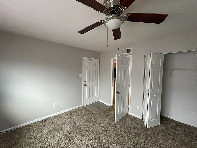 University Crossings Apartments — Photo 8