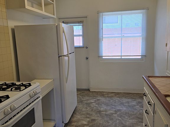 4th image of 4823 Brighton Ave