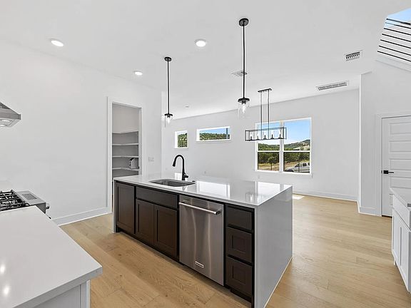 Lantana A kitchen