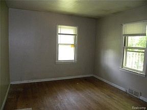 5th image of 8240 Vandell St
