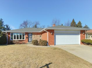 194 N Flora Pkwy, Addison, IL 60101